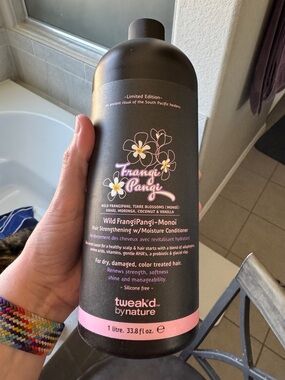 tweakd by nature Wild FrangiPangi–Monoï Hair Conditioner — Pink & Black
